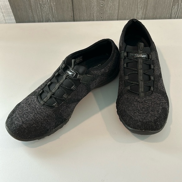 Skechers relaxed fit slip on shoes, size 9, EUC - Picture 1 of 8